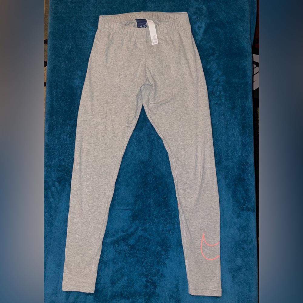 Nike Women’s Size Small Heather Gray Leggings 25” Leg Pink Swoosh Design
